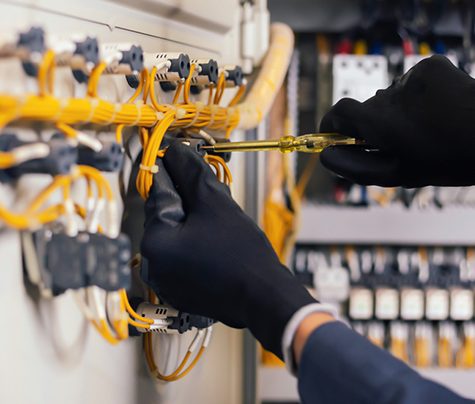 Courant-électrique-fort-et-courant-électrique-faible